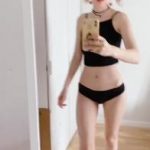 Naked Omegle girl pretends to be a dog