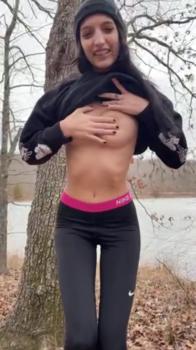 Snapchat girl shows us what her ass really looks like in leaked Snapchat video