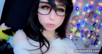 Soccer fan Omegle thot loves nude selfies of her sexy athletic body