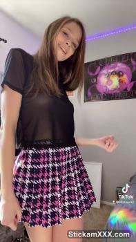 Omegle Sandy fingers deep inside her pussy