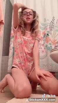 Candy’s Snapchat pussylips are dancing