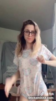 Omegle slut Shows What’s Up Her Skirt