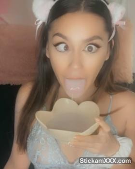 Stickam Vikidream fucks herself