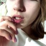 Spanner beobachtet mich im Omegle Schwimmbad