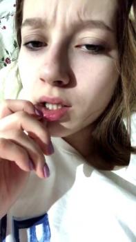 Spanner beobachtet mich im Omegle Schwimmbad