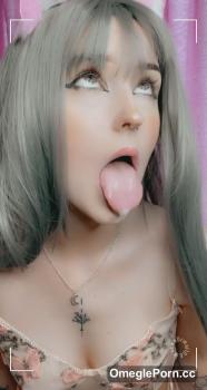 Topanga fingering solo while reading magazine - Kitty Porn