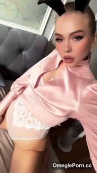 MY TITS IN THE CAR - Skype Porn