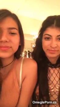 Stickam girl fucking herself with feet