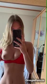 OnlyFans girlfriend pees on the coffee table