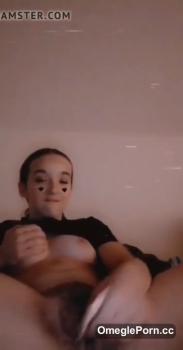 Omegle girl licks her own toes