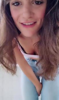 Wet pussy and plug - Omegle Girls